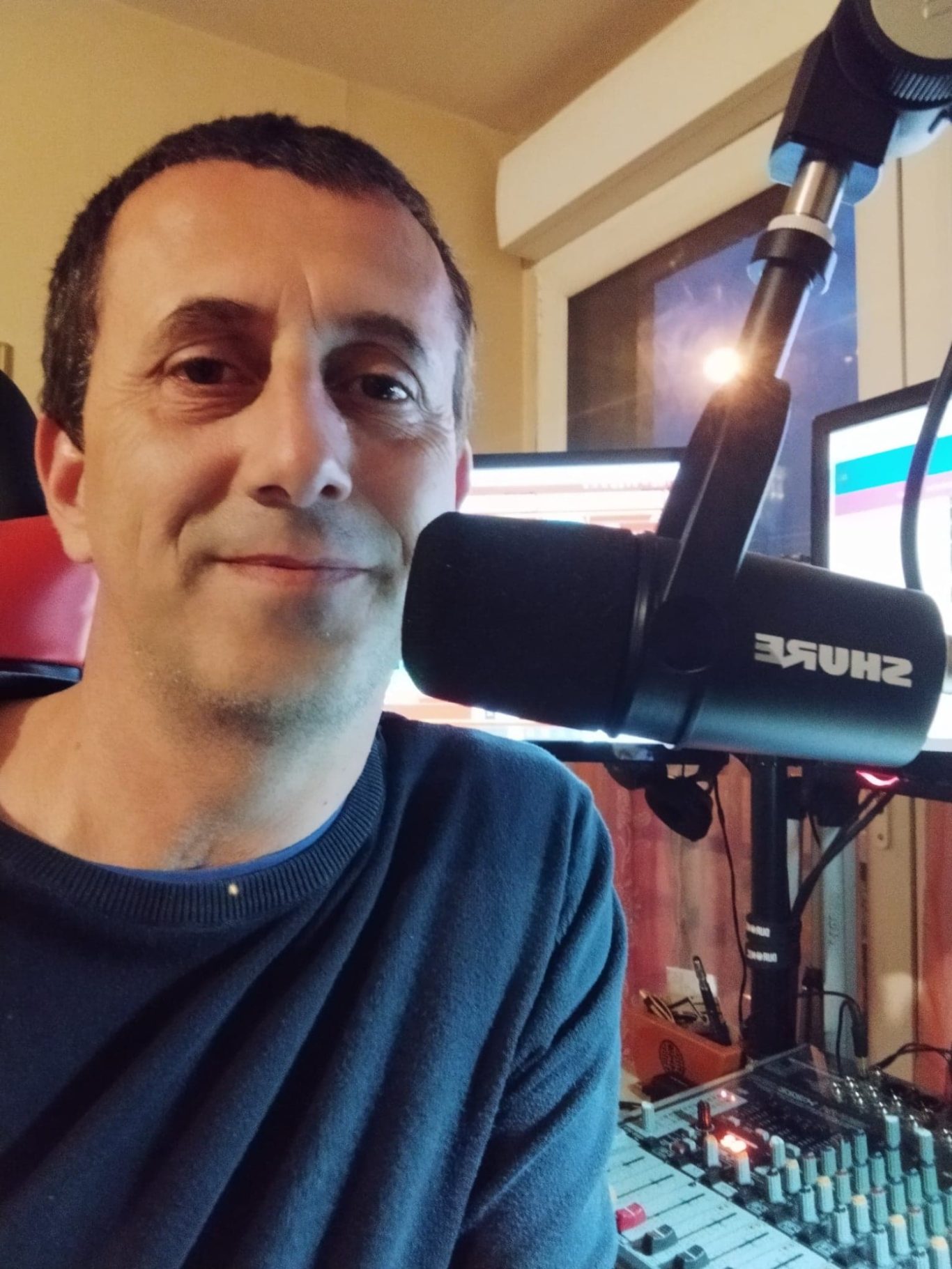 Francis: directeur d'antenne